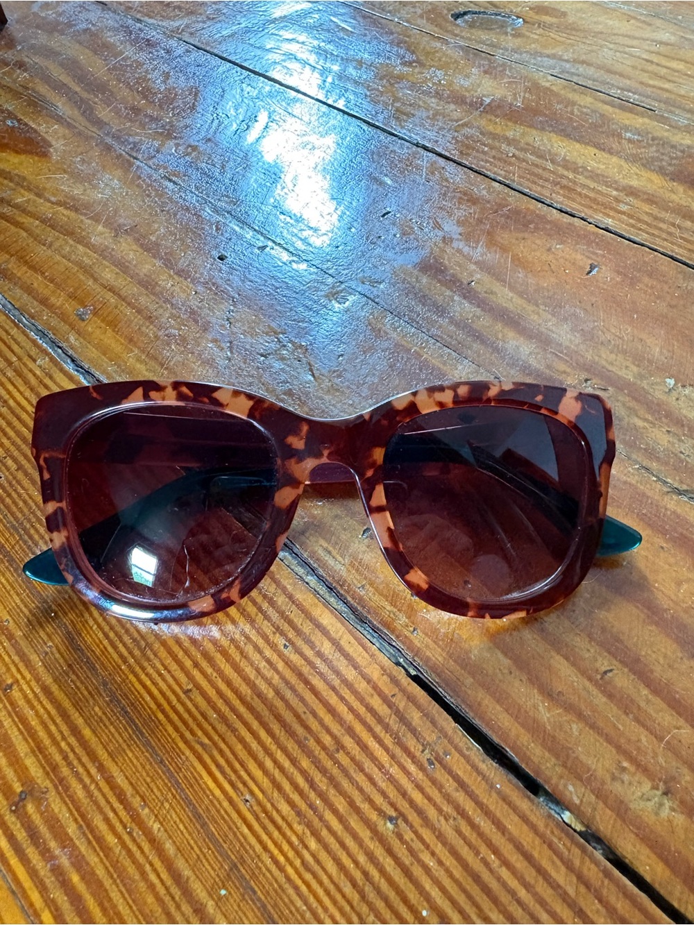 Women’s Tortoise Shell Sunglasses